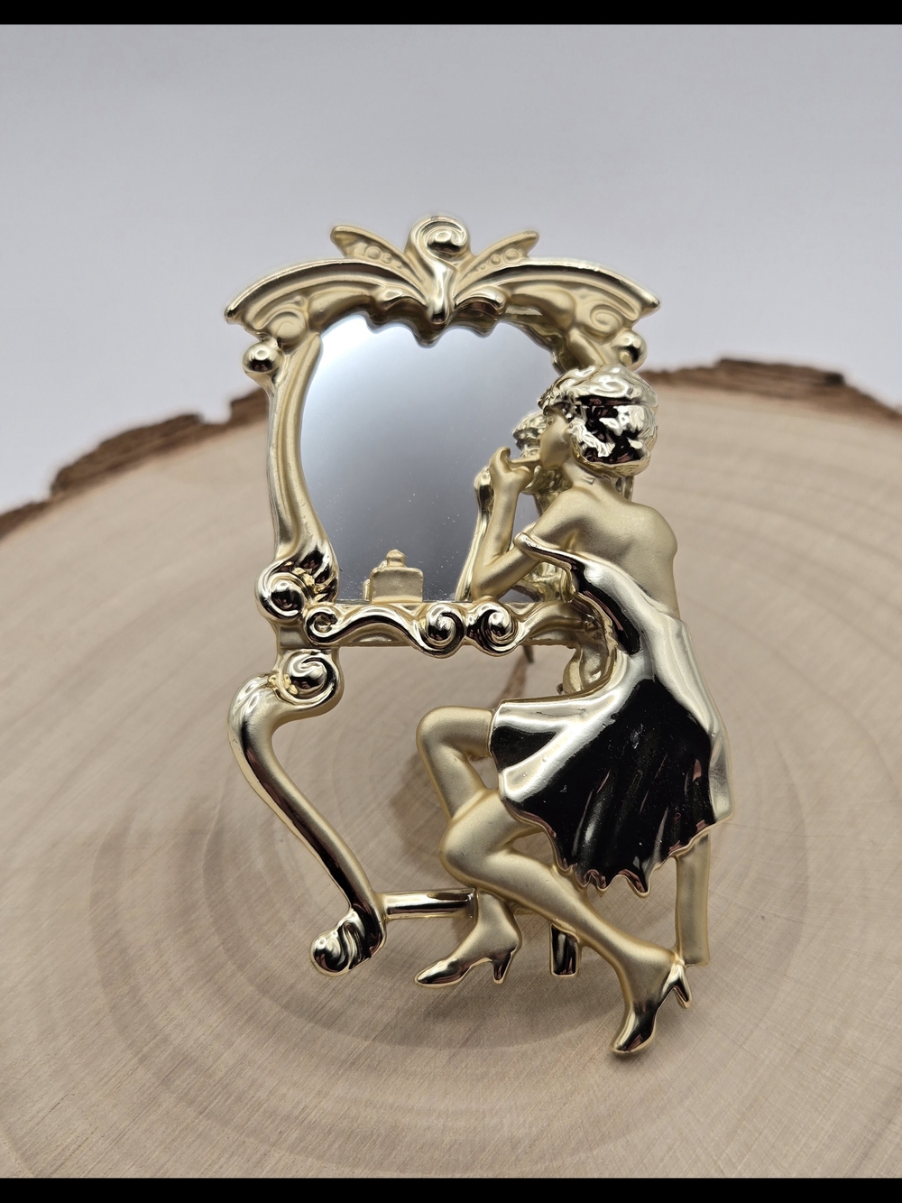 Vintage AJC Gold Tone Lady at Vanity Brooch – Figural Boudoir Pin - Picture 3 of 6
